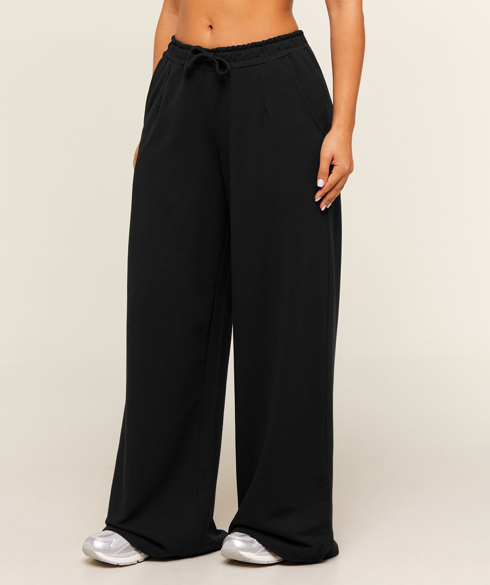 Lightweight Wide Leg Pant Short - Image 4
