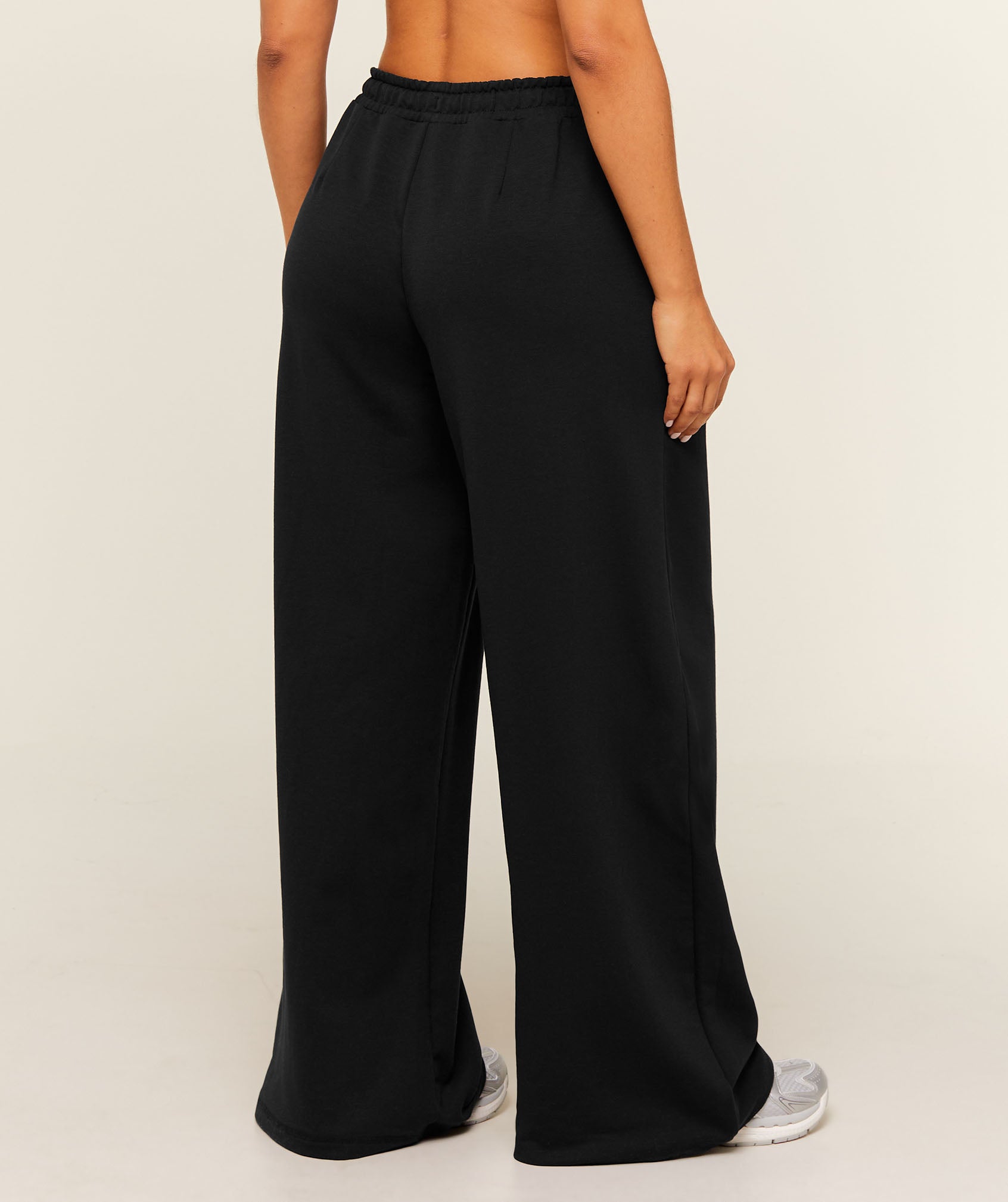 Lightweight Wide Leg Pant Short - Image 3