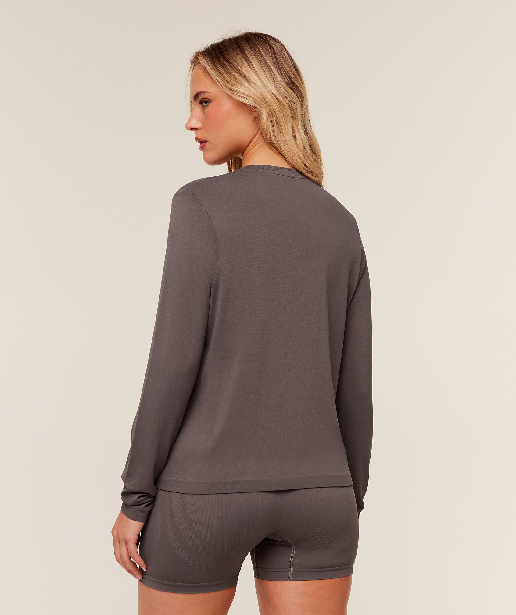 Everyday Seamless Long Sleeve Top - Image 3