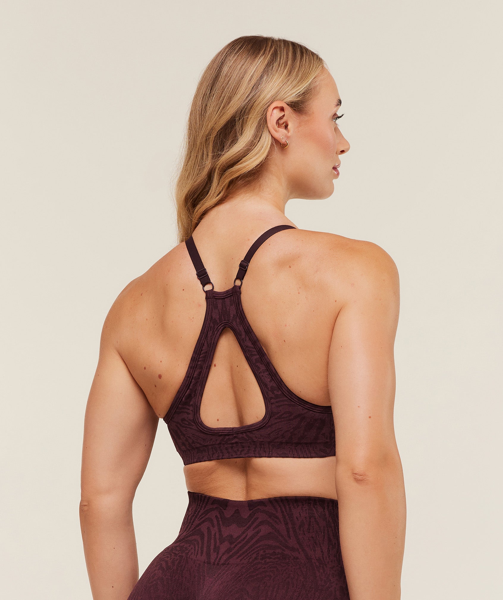 Adapt Animal Seamless Sports Bra - Image 3